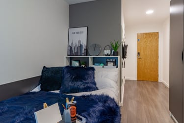 Skyline Silver En Suite at Pavilion Court, 20 First Way, Wembley, London, HA90PE - Image 3